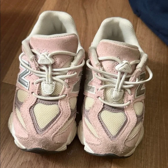 New Balance Kids Pink & Cream Suede Mesh Sneakers - Picture 2 of 7